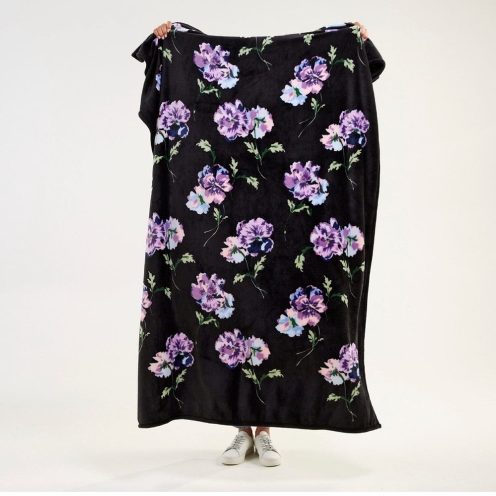 Vera Bradley, plush throw blanket
